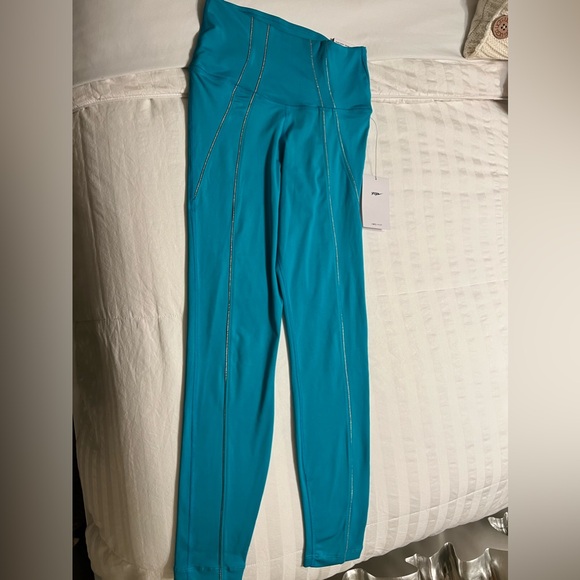 Nike - Picture 2 of 4